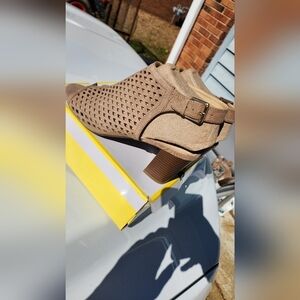 Liz Claiborn Gemma Sandal